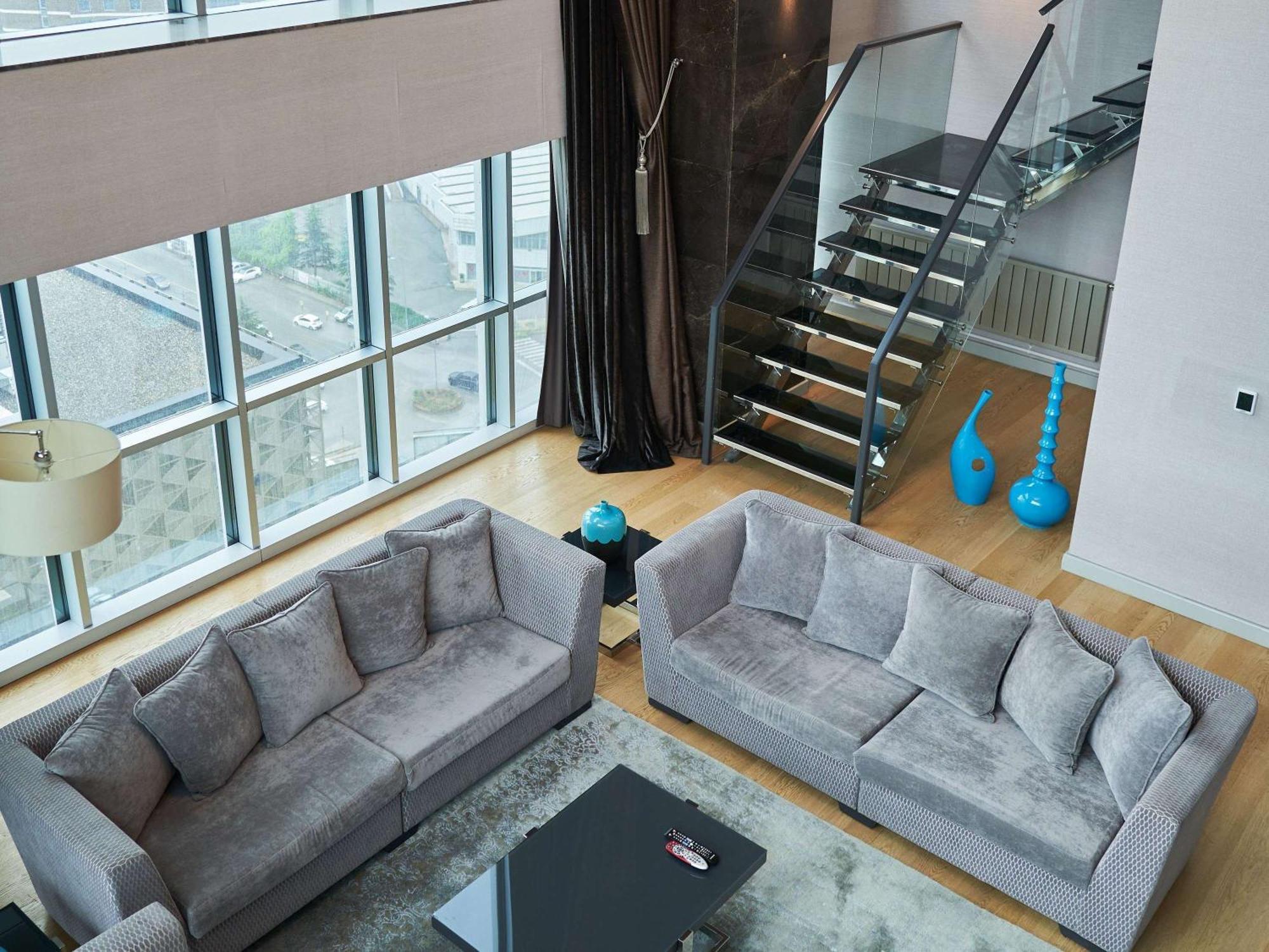 Downtown Ankara Hotel Ngoại thất bức ảnh A living room in a duplex apartment